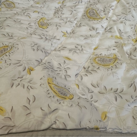 Pottery Barn Kids Lara Paisley Gray Yellow Reversible Toddler Baby Crib Quilt - Picture 11 of 14